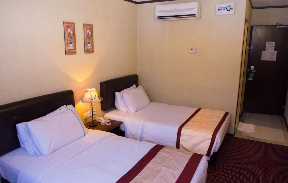 Hotel Vistaria Джохор Бахру Екстериор снимка